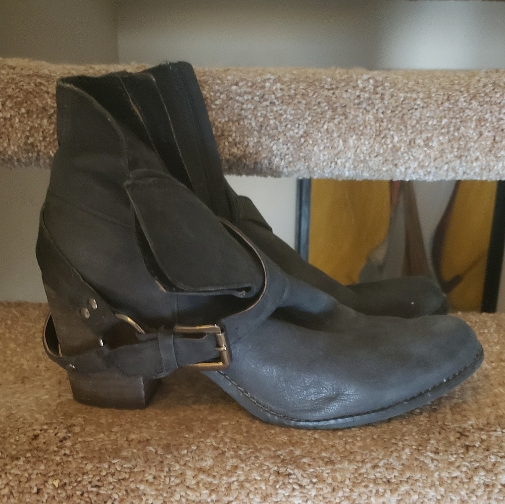 Boots - Picture 2 of 3